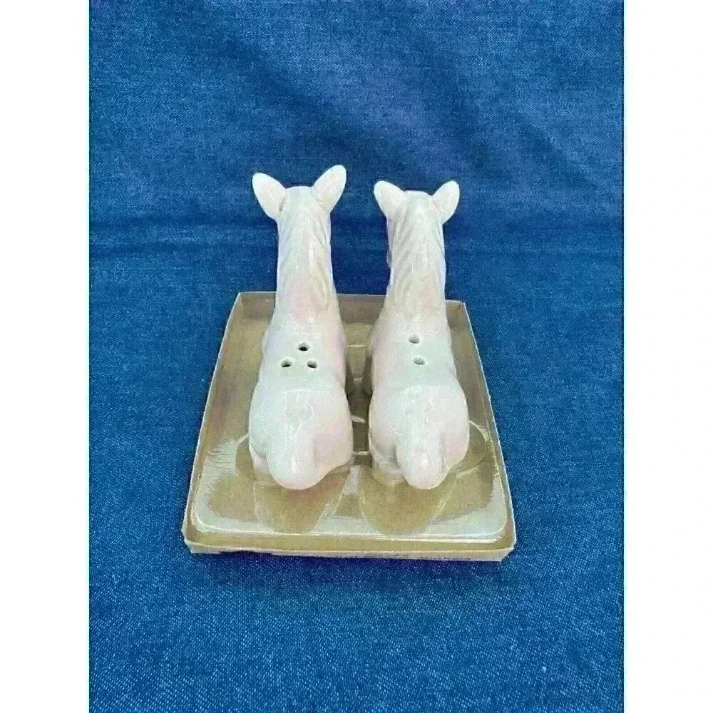NIB Whimsical Cupboard Unicorn Salt Pepper Shakers Rose Pink Kitchen‎